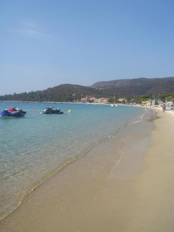 Auberge Du Cap Negre เลอลาวองดูว์ ภายนอก รูปภาพ