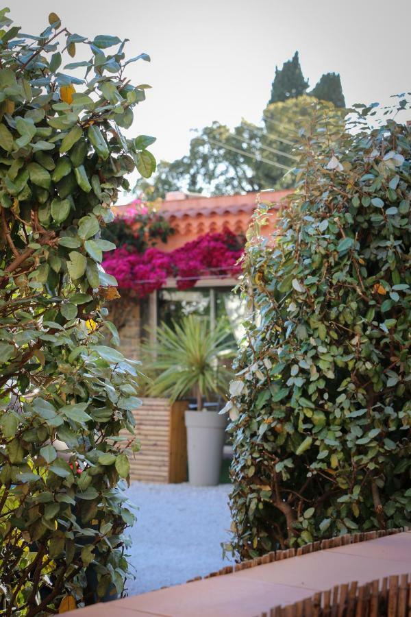 Auberge Du Cap Negre เลอลาวองดูว์ ภายนอก รูปภาพ